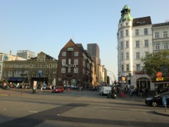 Davidwache, Spielbudenplatz 31; am 05.12.1960 muten Paul McCartney und Pete Best in den Zellen der Davidwache bernachten, wegen angeblicher Brandstiftung und fehlender Arbeitspapiere.