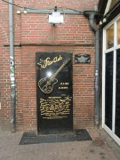 Inschrift: Star-Club 13.04.1962 31.12.1969 Hier gastierten: The Beatles  The Liverbirds  Ray Charles  Gerry and the Pacemakers  Jimi Hendrix  Little Richard  Screaming Lord Sutch  The Pretty Things  Gene Vincent  Fats Domino  Remo Four  Bo Diddley  Johnny Kidd and the Pirates  Tony Sheridan  Bill Haley  Brenda Lee  Chuck Berry  The Everly Brothers  Duane Eddy  The Taste Rory Gallagher  King Size Taylor and the Dominoes  Joey Dee  Joe Brown  Lee Curtis  Jerry Lee Lewis  The Undertakers  The V.I.P.S.  Spencer Davies Group Steve Winwood  The Rattles  Ian and the Zodiacs  The Walker Brothers  The Rivets  The Searchers  The Lords  Roy Young und viele mehr  Dies alles wurde mglich durch Manfred Weissleder und sein Team: Horst, Pico, Hans und die vielen Anderen