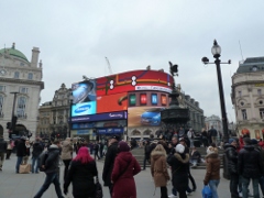 Picadilly Circus, London Pavilion; hier liefen die Premieren zu 'A Hard Days' Night' (06.07.1964), 'Help!' (29.07.1965) und 'Yellow Submarine' (17.07.1968)