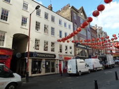 Rupert Court, eine kleine Gasse zwischen Rupert Street und Wardour Street, die an Liverpool erinnert. Hier wurden am 02.07.1963 bekannte Fotos von Dezo Hoffmann geschossen.