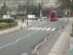 die Abbey-Road-Webcam. Ich hatte einige Bilder der Webcam mit mir, leider habe ich den USB-Stick verloren