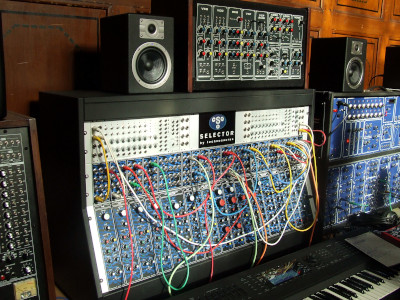 Technosaurus Selector mit Formant-Synthie (oben)